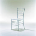 Silla con respaldo de barrotes y estructura fina - verde